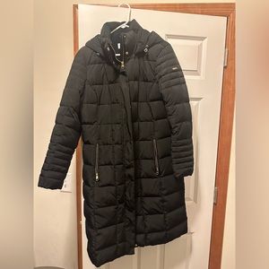 Women’s black Calvin Klein winter hooded jacket with gold zippers - lightly worn